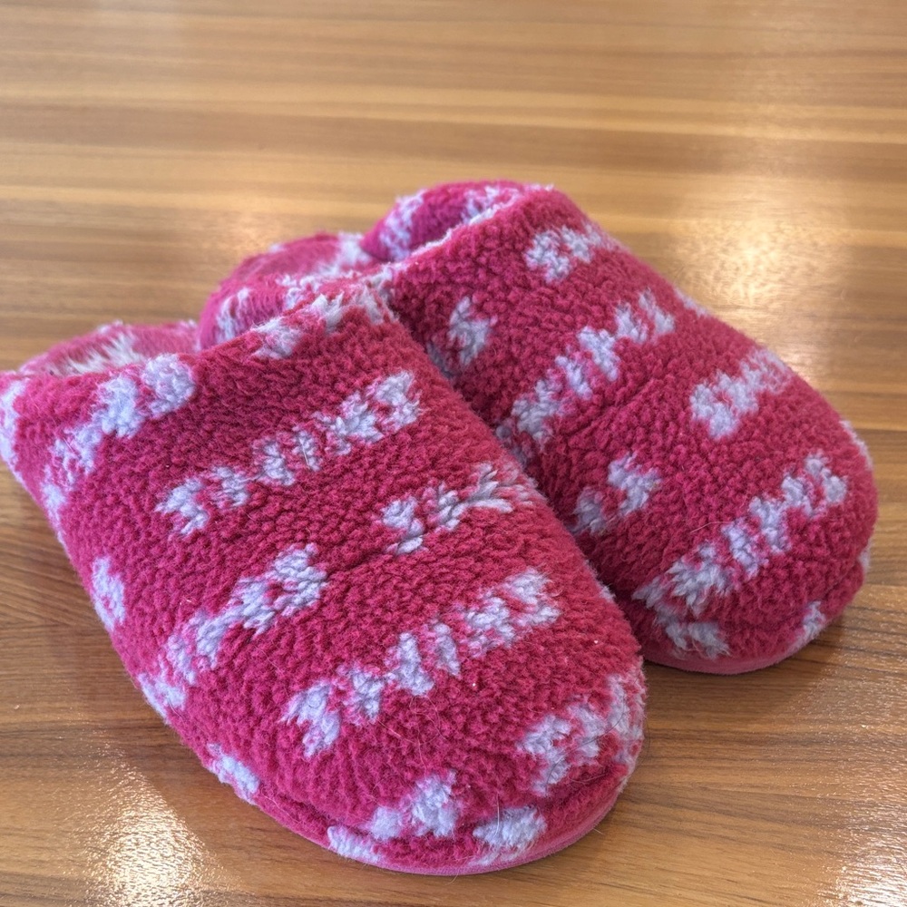SKIMS Cozy Pink and White Slippers